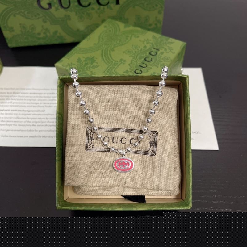 G*u*i necklaces